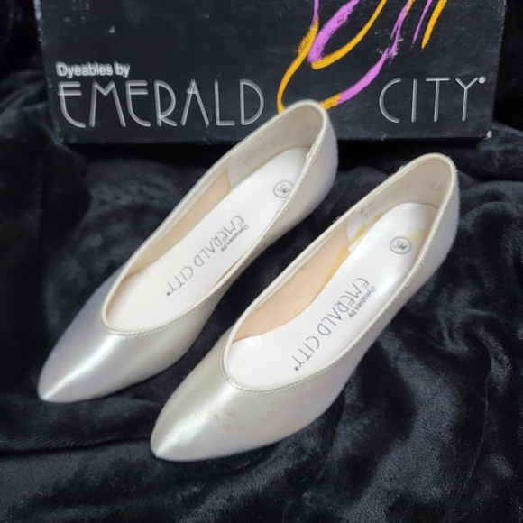 DYEABLES by EMERALD CITY ♡ Gorgeous Vintage CHERISH WHITE SATIN Heels 5 - Picture 12 of 16